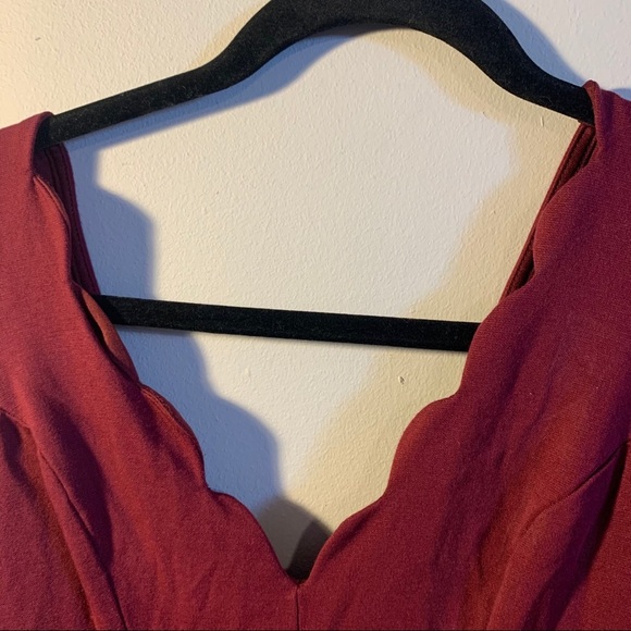 Women’s Burgundy Scalloped V Neck Summer Dress - Picture 3 of 7